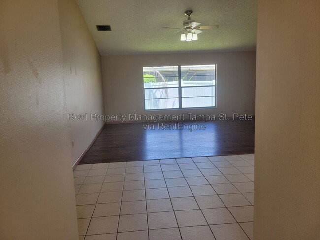 Building Photo - 2024 Sheffield Ct
