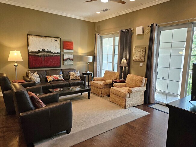 Building Photo - Seasonal Short-Term 2 Bedroom, 2.5 Bath Multi-Level Condo with Balcony and Patio located on Venic...