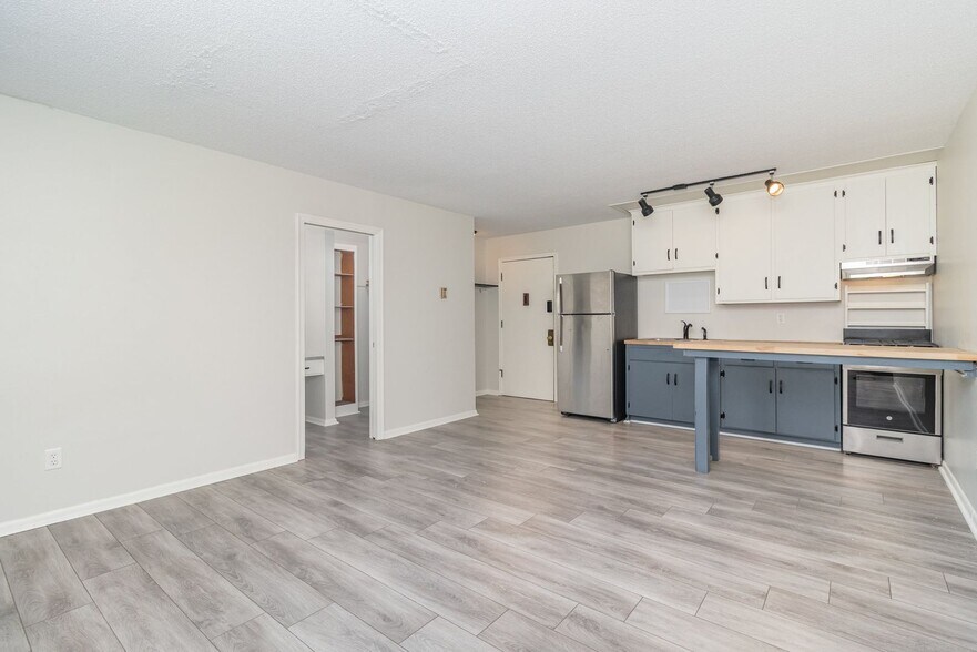 Building Photo - 2009 Commerce Blvd