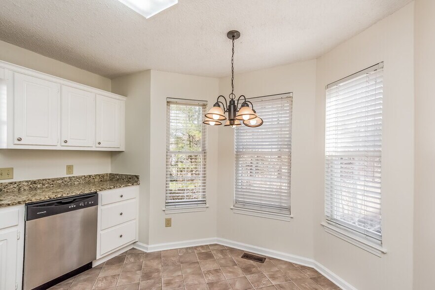 Building Photo - 2991 Dalton Ln