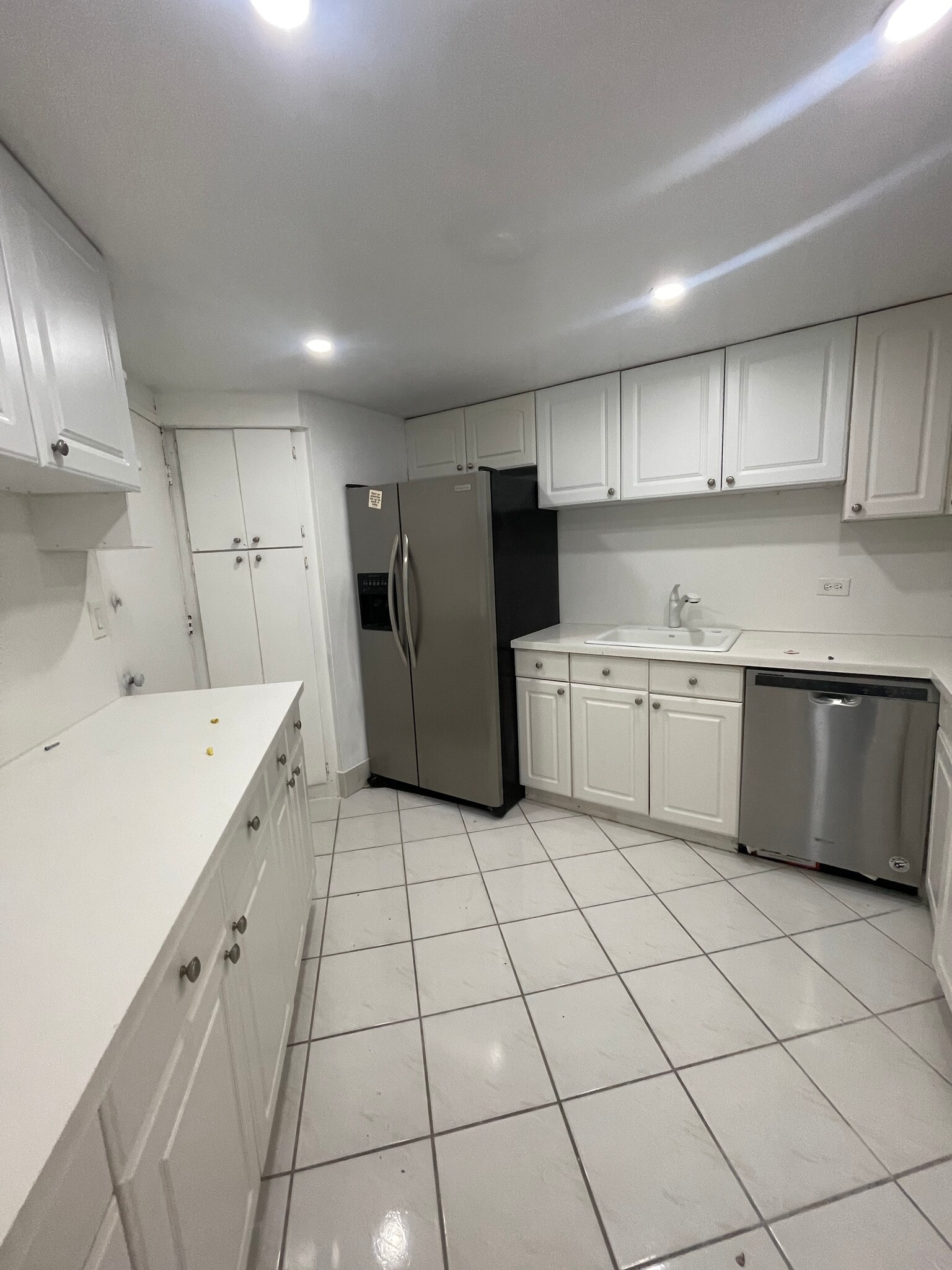 Building Photo - 905 Brickell Bay Dr