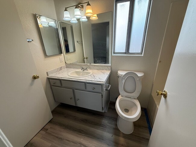 Building Photo - Victorville-3 Bedroom2 Bathrooms,2 Story Home, New Paint, New Carpet,