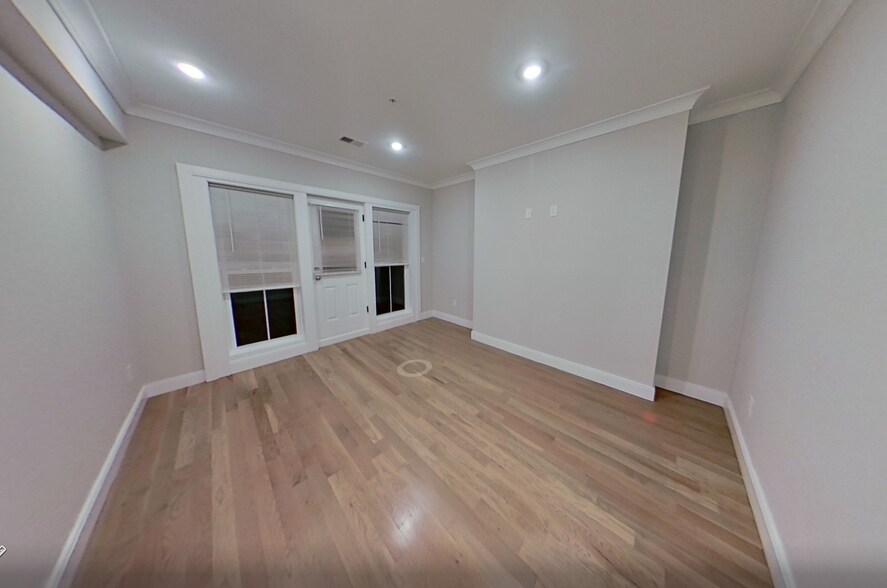 Building Photo - 132 Sutherland Rd