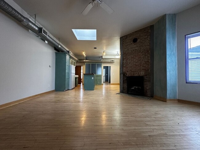 Building Photo - 123 N Broadway