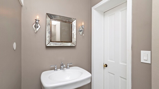 Building Photo - 346 E Prospect Ave