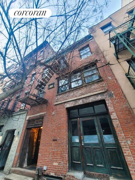 Building Photo - 225 E 21st St