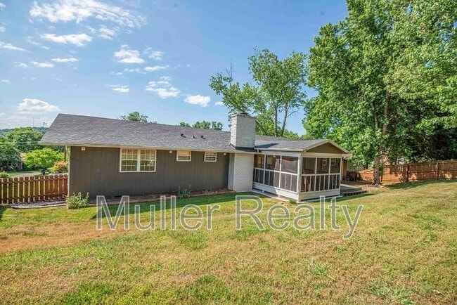 Building Photo - 10837 Dineen Dr