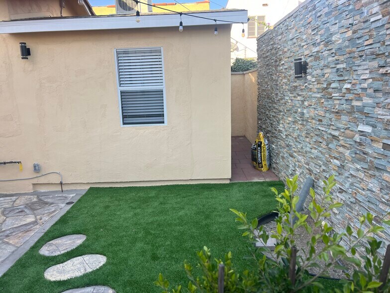 Building Photo - 1444 Alvira St