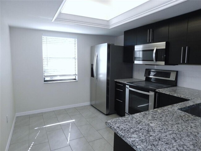 Building Photo - 510 Meadow Ln