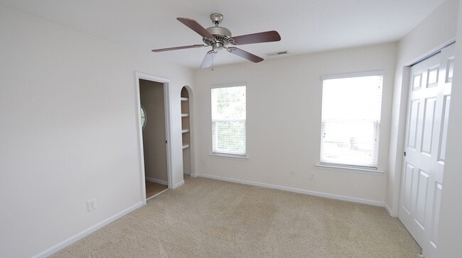 Building Photo - End Unit Townhome in Highland Creek Community!