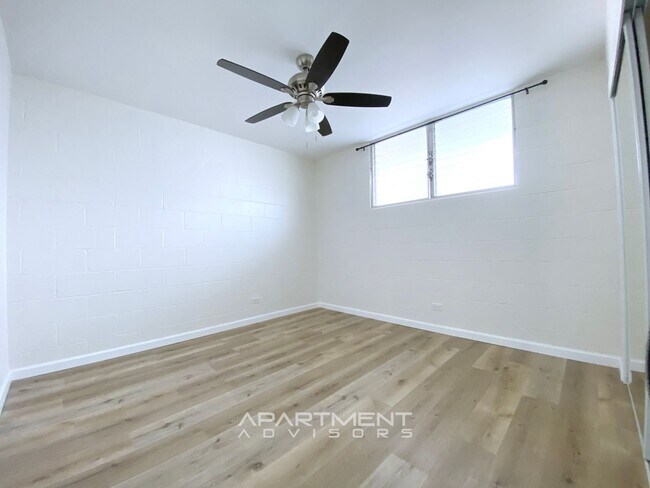 Building Photo - 1130 Hassinger St