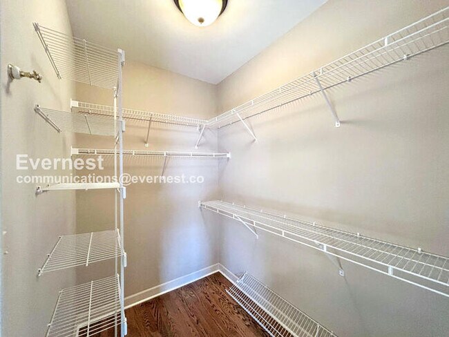 Building Photo - 10265 Buckland Bluff Cove