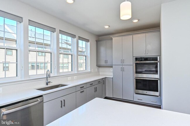 Building Photo - 4388 Fair Lakes Ct
