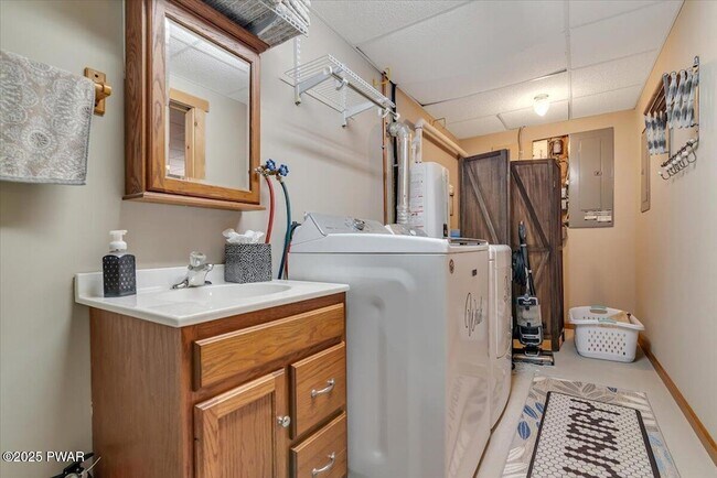 Building Photo - 134 Split Rock Rd