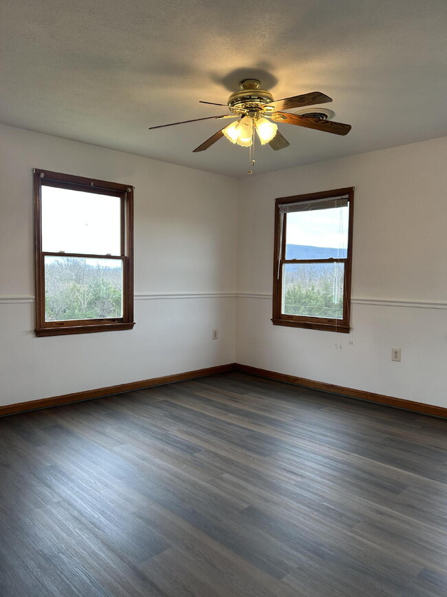 Building Photo - 322 Junction Rd