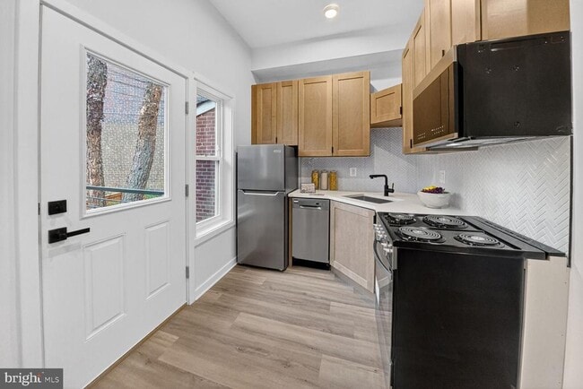 Building Photo - 709 Massachusetts Ave NE