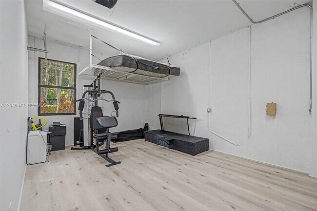 Building Photo - 2561 Trapp Ave