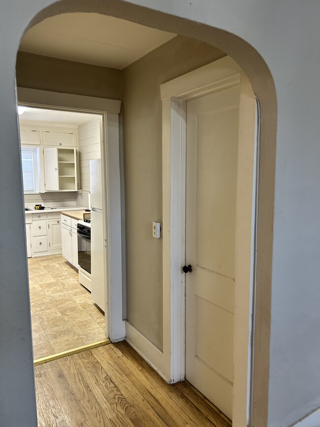 Building Photo - 940 6th St