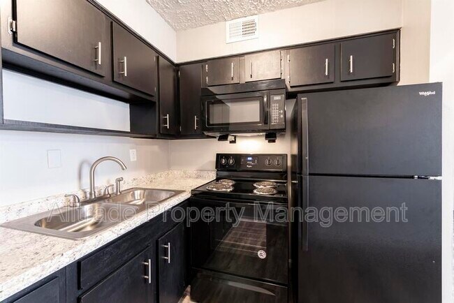 Building Photo - 4909 Cawood Dr