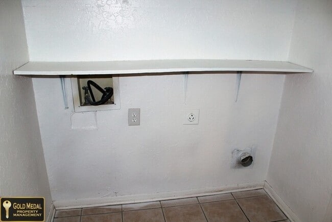 Building Photo - 3906 Charolais Dr