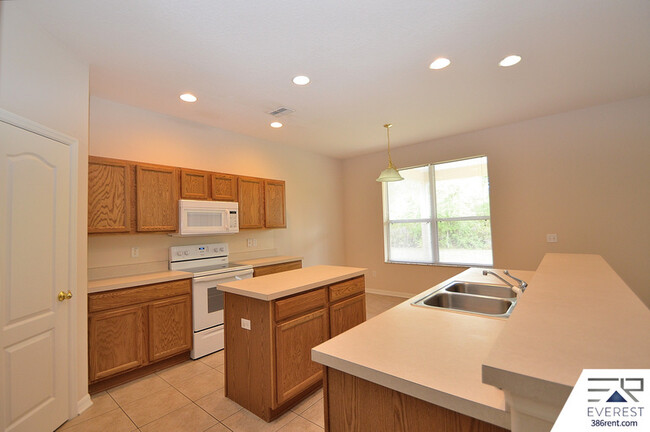 Building Photo - 40 Persimmon Dr
