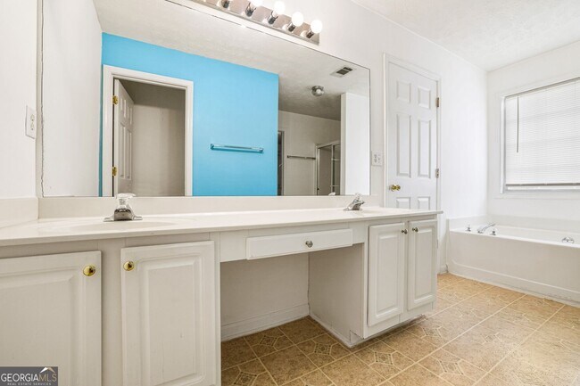 Building Photo - 690 Burnham Ridge