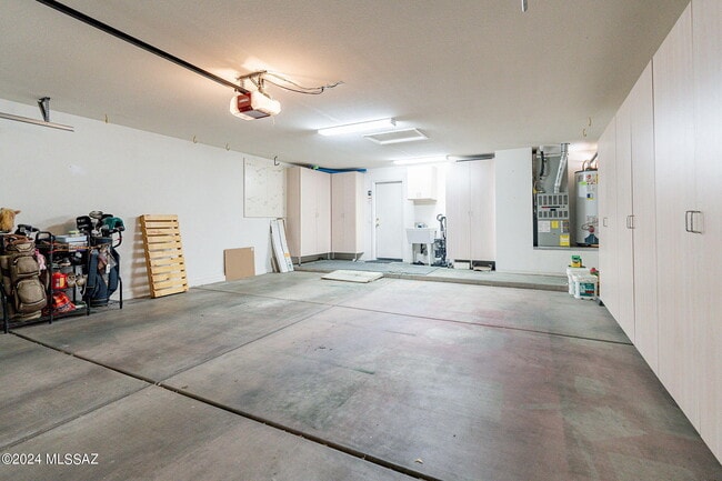 Building Photo - 36500 S Rock Crest Dr
