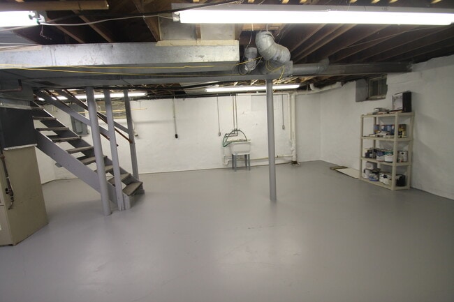 Building Photo - 24hr notice required before showings. Beau...