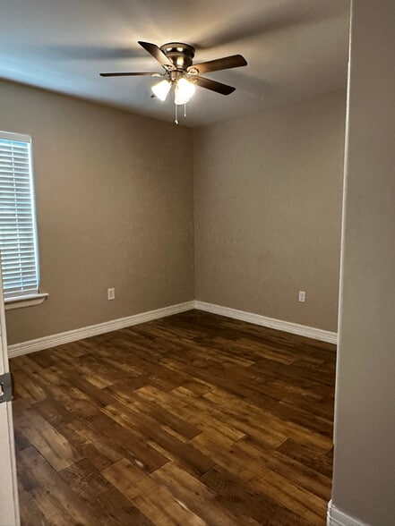 Building Photo - 548 Dixon Dr