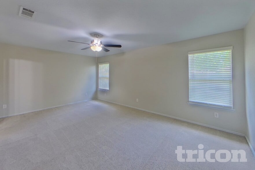 Building Photo - 5423 Sabine Ln
