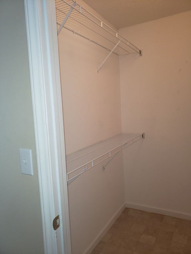 Building Photo - 2-bedroom, 2.5 bathroom townhome