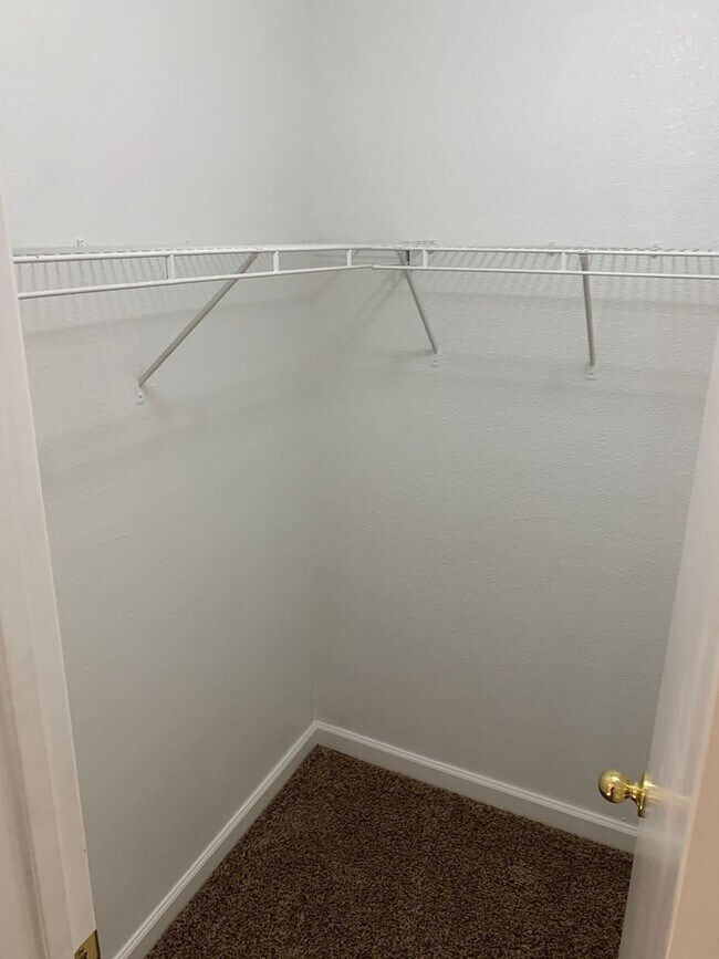 Building Photo - 2 WEEKS FREE RENT November Special - Beaut...