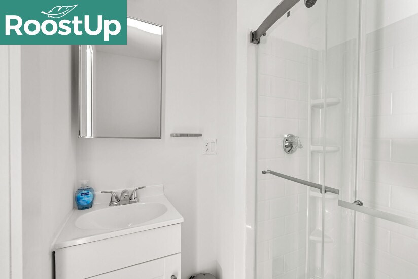 Building Photo - RoostUp Furnished Private Bedroom with Pri...
