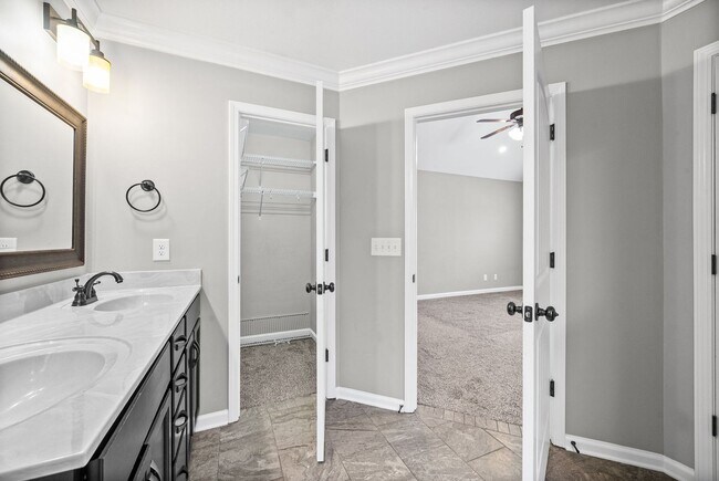 Building Photo - 739 Gaine Lynn Dr