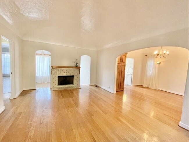 Building Photo - 10551 Troon Ave