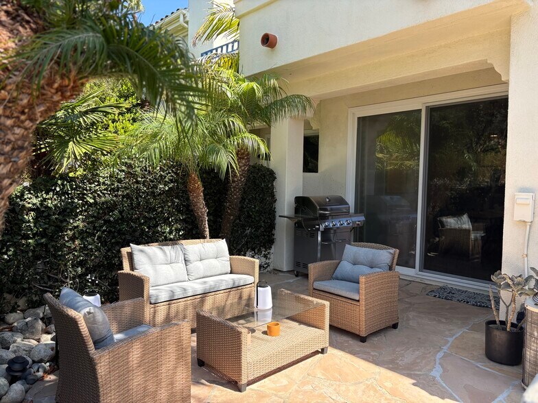 Building Photo - 6483 Zuma View Pl