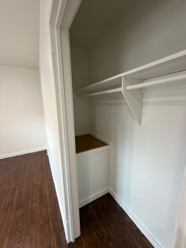 Building Photo - Charming JC Neighborhood Rental with Brand-New Kitchen & Hardwood Floors