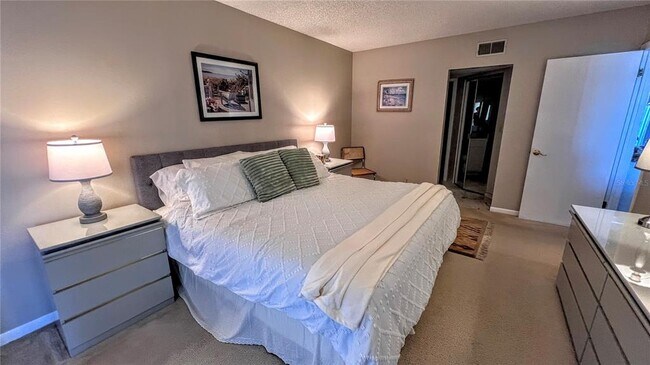 Building Photo - 363 Pinellas Bayway S