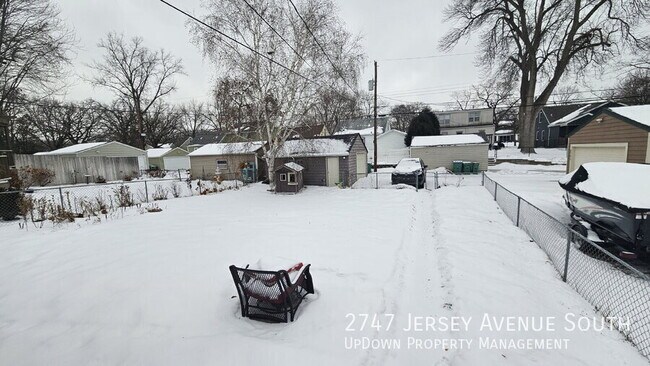 Building Photo - 2747 Jersey Ave S