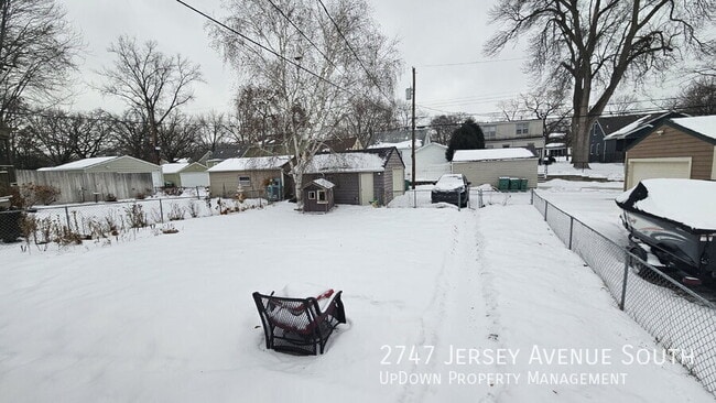 Building Photo - 2747 Jersey Ave S