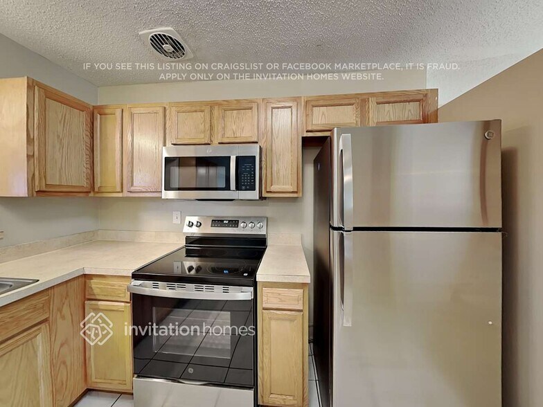 Building Photo - 1856 Greenhill Dr