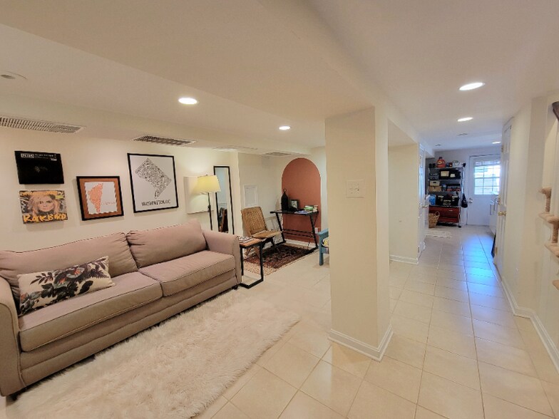 Building Photo - 3122 Warder St NW