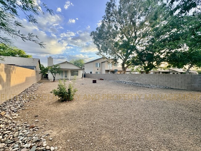 Building Photo - 9073 E Muleshoe St