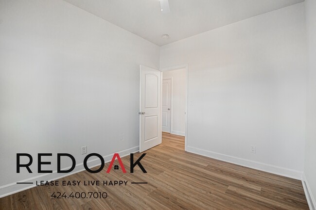 Building Photo - 731 W 46th St