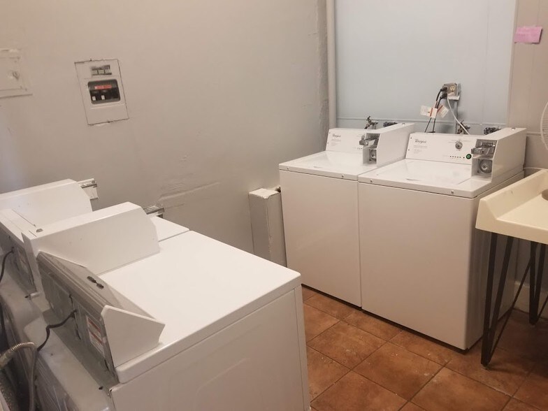 Building Photo - 524 Dr MLK Jr St S