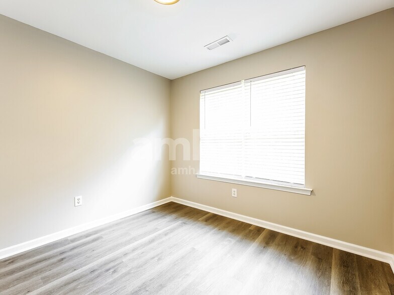 Building Photo - 10 Teakwood Cove