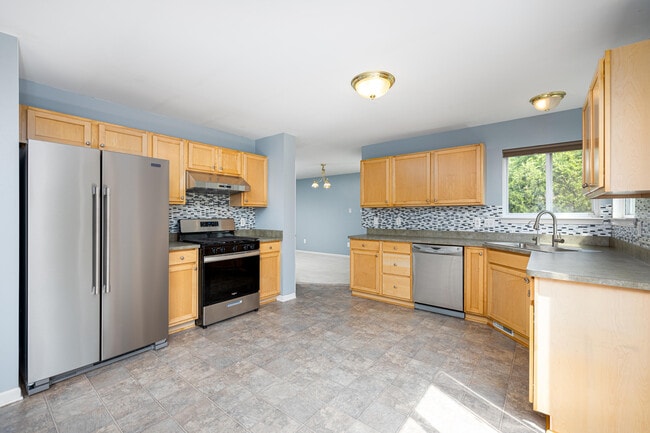 Building Photo - 8312 N Warwick Ct