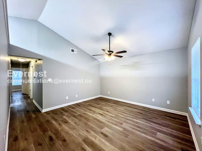 Building Photo - 2088 E Parkway St
