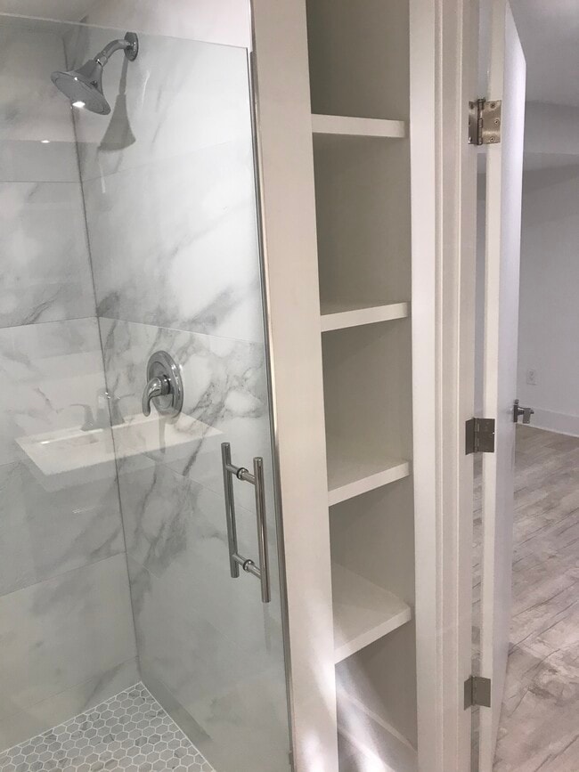 Building Photo - 437 Kenyon St NW