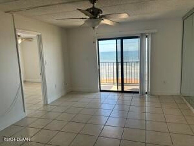 Building Photo - Ocean Front Condo